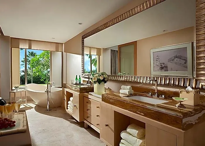 Hotel The Mulia 5*